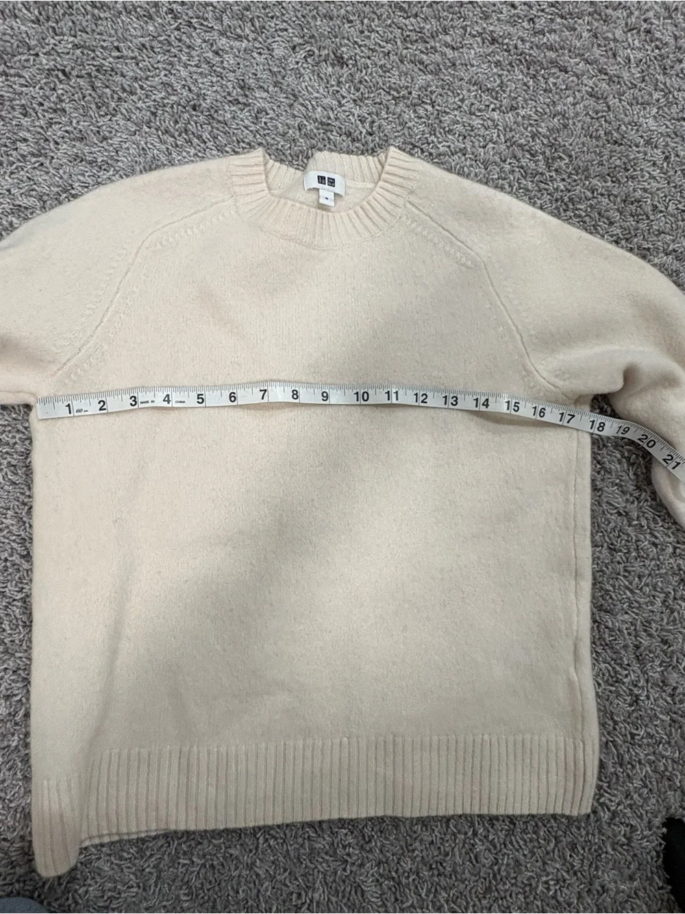 Uniqlo Crewneck Cream Wool Sweater - Picture 11 of 12